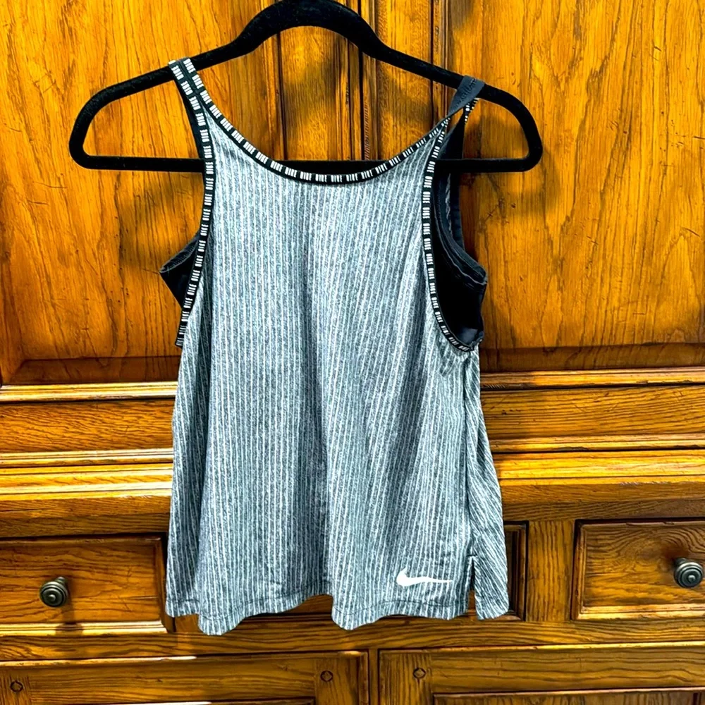 π4/$15π NWOT Nike girls XL tank with built in sports bra - Picture 1 of 7
